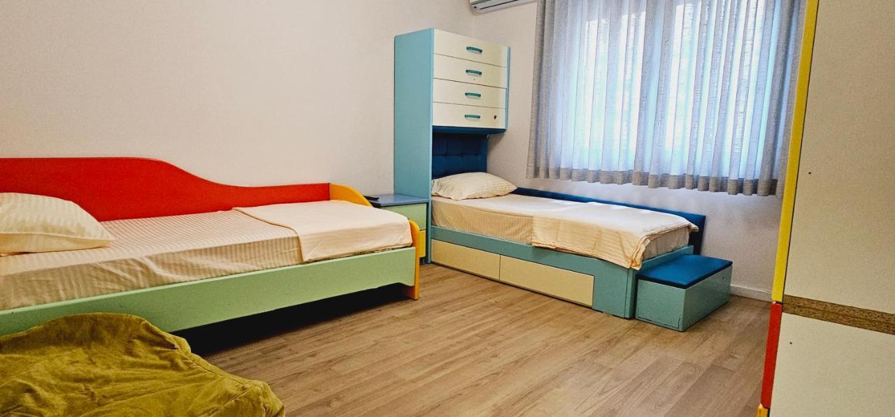 Discover Tirana From Our 3-Room Apartment With Free Parking-Komuna E Parisit エクステリア 写真