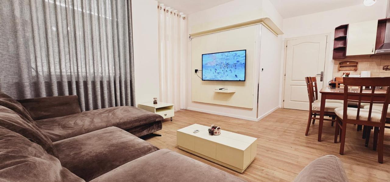 Discover Tirana From Our 3-Room Apartment With Free Parking-Komuna E Parisit エクステリア 写真