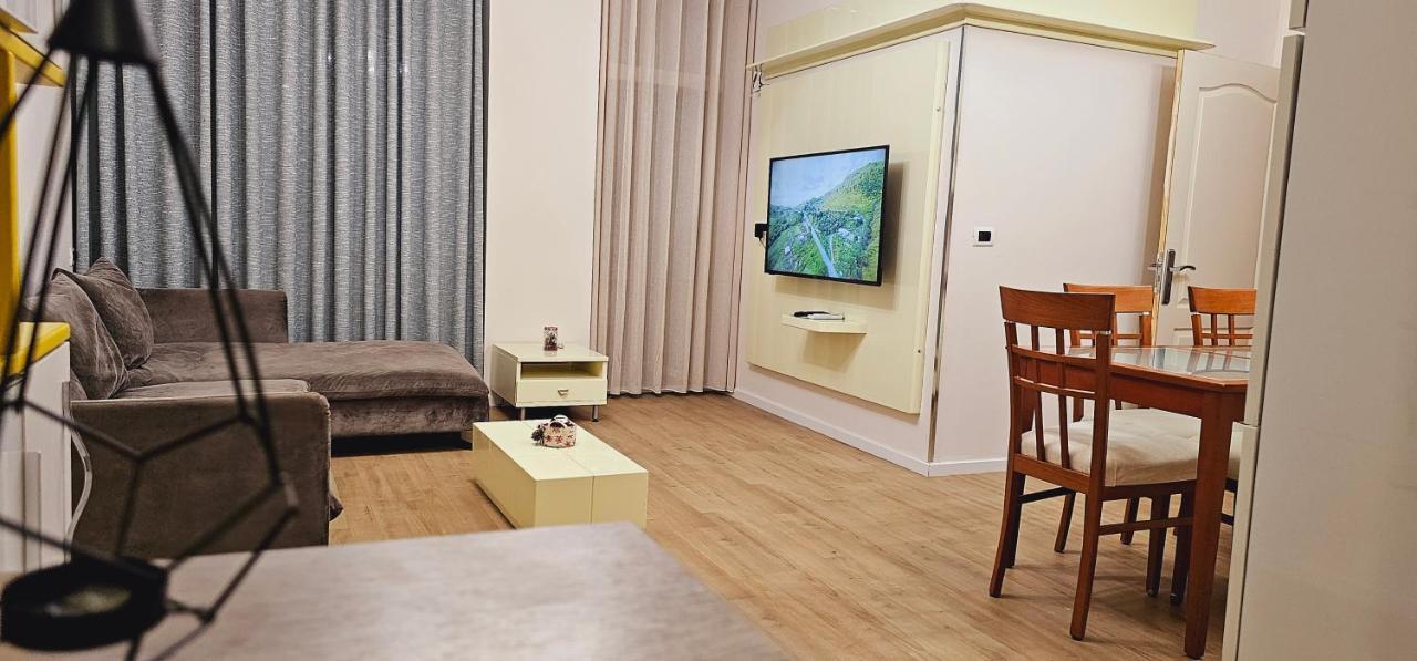 Discover Tirana From Our 3-Room Apartment With Free Parking-Komuna E Parisit エクステリア 写真